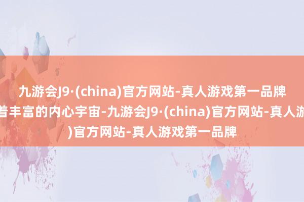 九游会J9·(china)官方网站-真人游戏第一品牌用盲文抒发着丰富的内心宇宙-九游会J9·(china)官方网站-真人游戏第一品牌